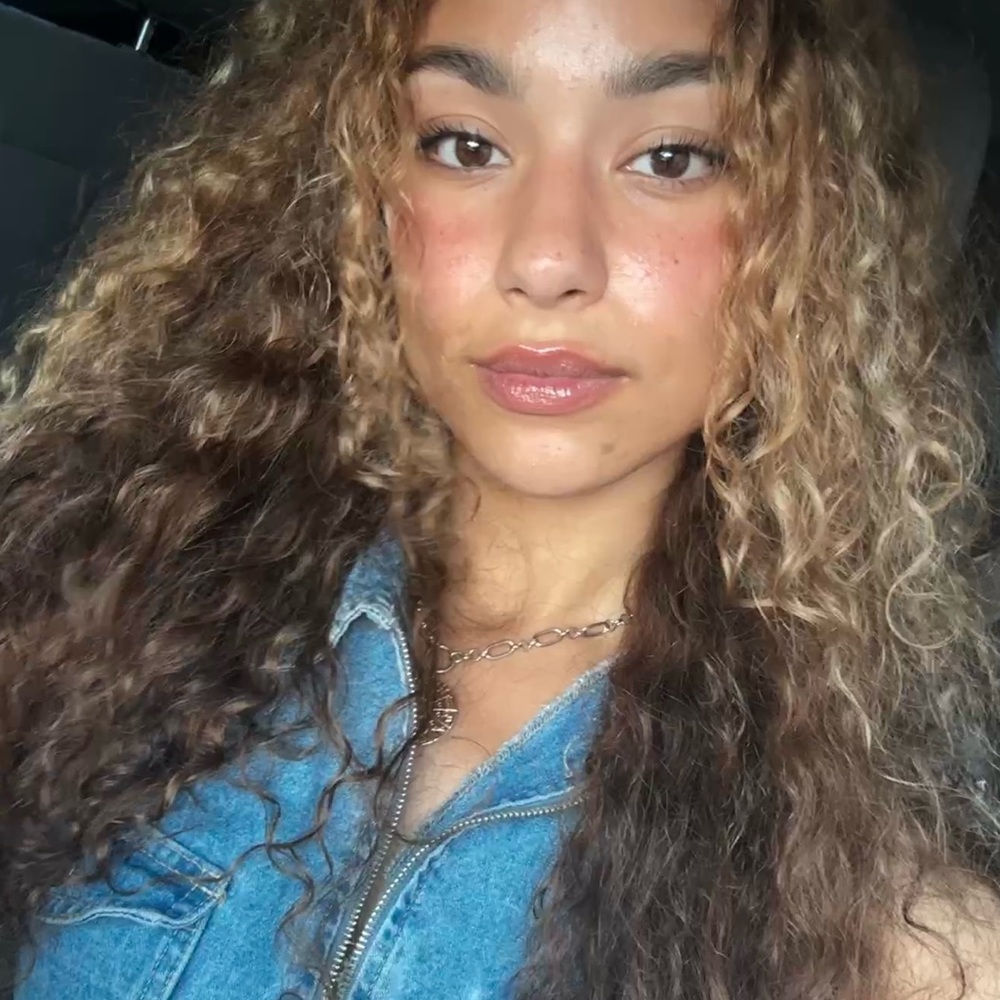 Meet your Posher, Leila